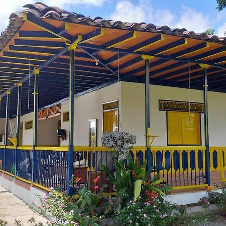 Casa Finca Villa Luz A 800 Mts Del Parque Del Cafe Montenegro Ngoại thất bức ảnh