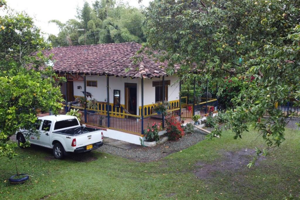 Casa Finca Villa Luz A 800 Mts Del Parque Del Cafe Montenegro Ngoại thất bức ảnh