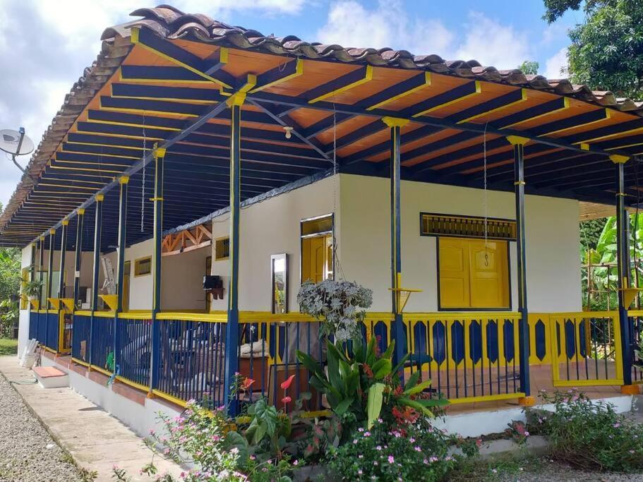 Casa Finca Villa Luz A 800 Mts Del Parque Del Cafe Montenegro Ngoại thất bức ảnh