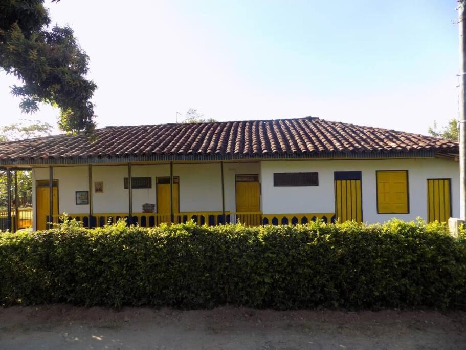 Casa Finca Villa Luz A 800 Mts Del Parque Del Cafe Montenegro Ngoại thất bức ảnh