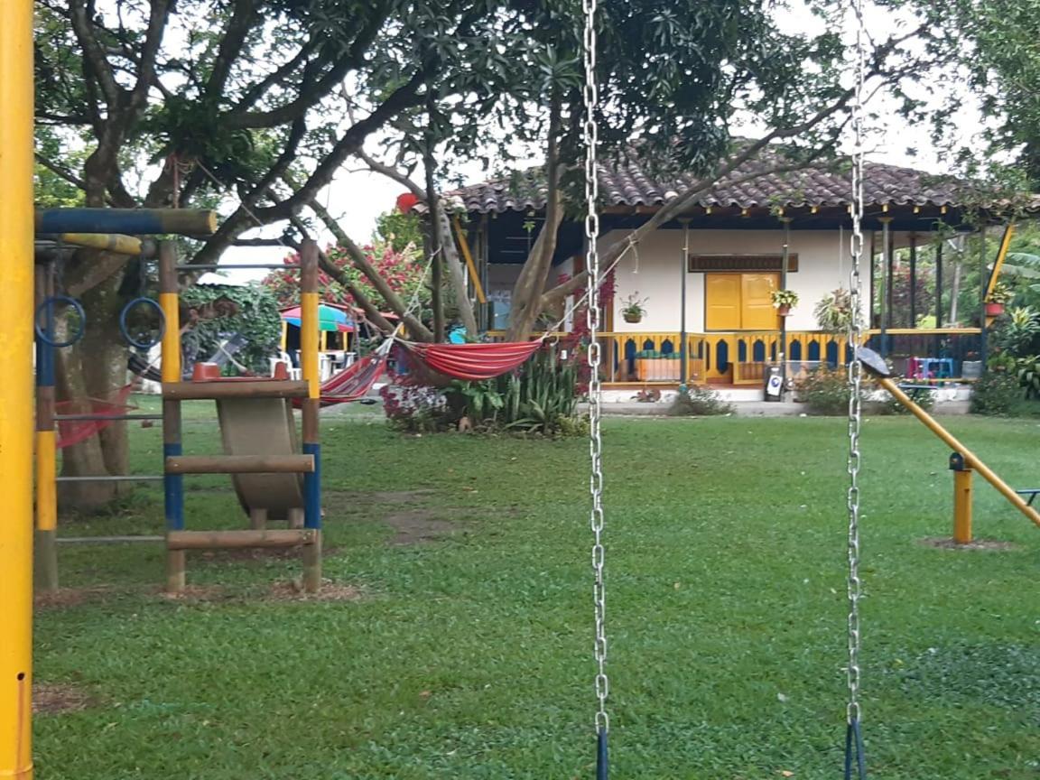 Casa Finca Villa Luz A 800 Mts Del Parque Del Cafe Montenegro Ngoại thất bức ảnh