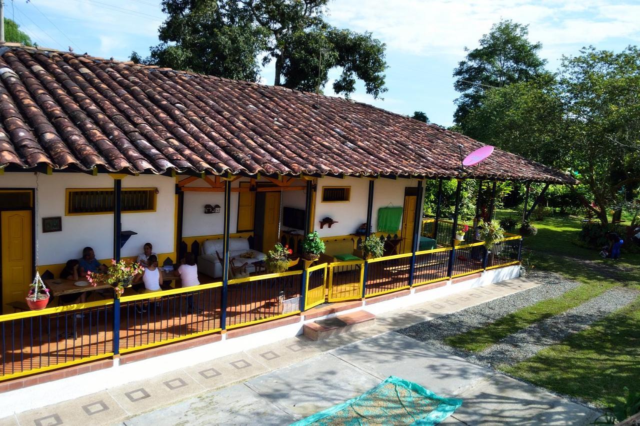 Casa Finca Villa Luz A 800 Mts Del Parque Del Cafe Montenegro Ngoại thất bức ảnh