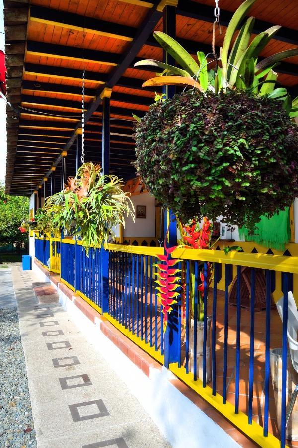 Casa Finca Villa Luz A 800 Mts Del Parque Del Cafe Montenegro Ngoại thất bức ảnh